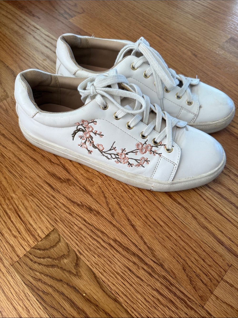 Nanette Lepore Winona White Floral Embroidered Women's Casual Sneakers 8.5